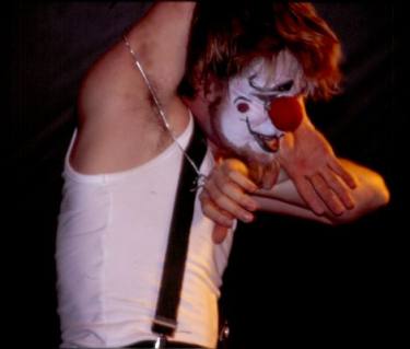 hier ertappt ihr mich beim Steigen durch einen Bügel