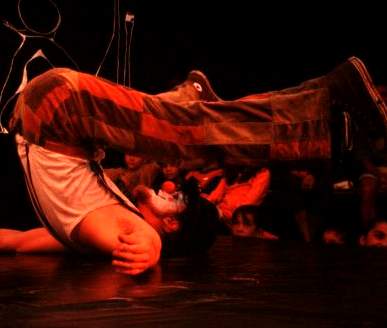 Purzelbaum schlagender Clown