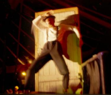 Clown hält verzweifelt die Tü vor Ideen zu